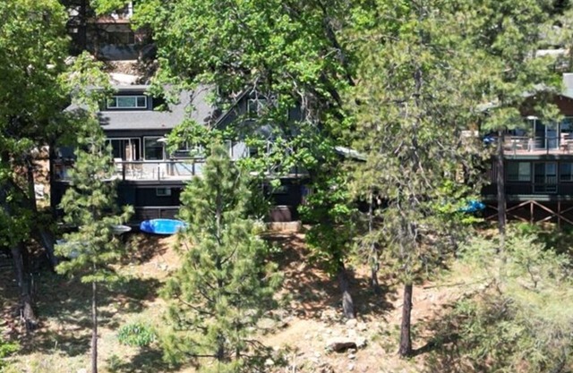 Lakefront Paradise, 24 Guests, 4 Decks, 2 Hot Tubs, Water Toys, 7 Bedrm, 4 Bath