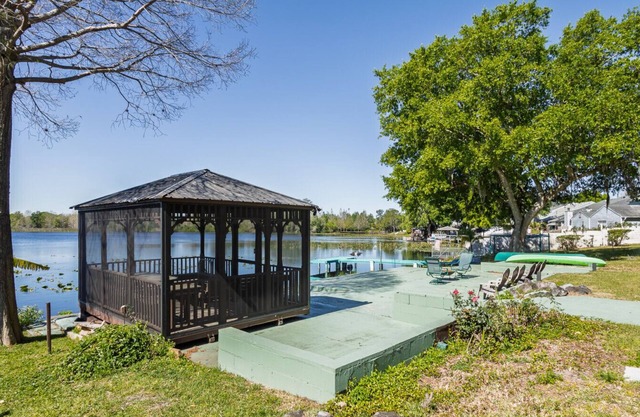 Lakefront Retreat ~ Kayak ~ Fish ~ Relax ~ Unwind