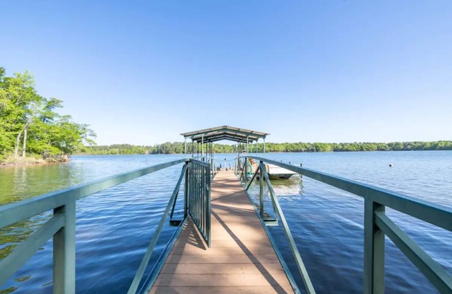 Lakefront Retreat on Lake Hartwell - 5 mins to downtown Hartwell