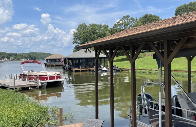 Lakefront Retreat on Lake Tillery