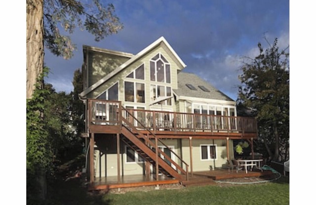 Lakefront Retreat