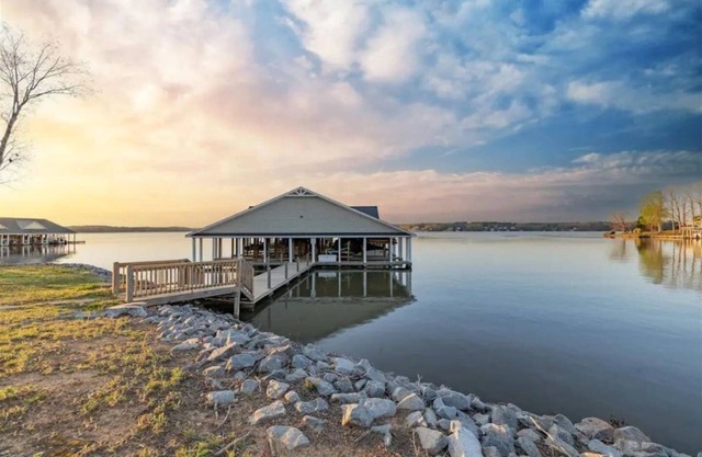 Lakefront Retreat w/Pool, Elevator & Boat Slip