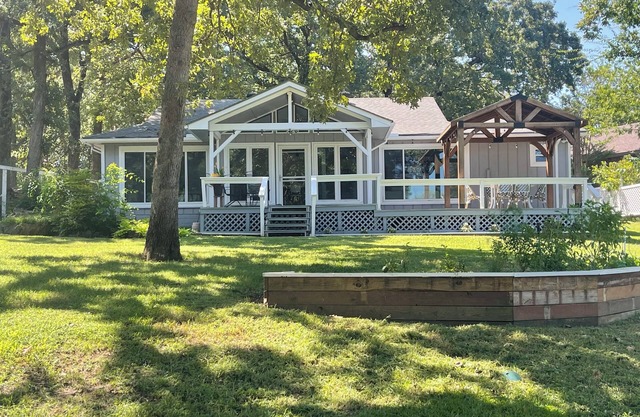 Lakefront Retreat with Dock & Guest House