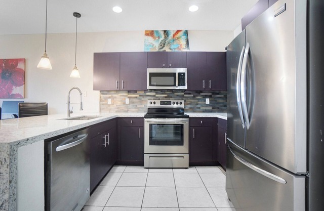 Lakefront Serenity: Kid-Friendly 2BR Townhome