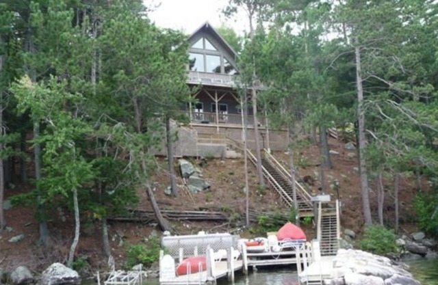 Lakefront Sleepers Island - Amazing views, sunset, newer home - Boat Required