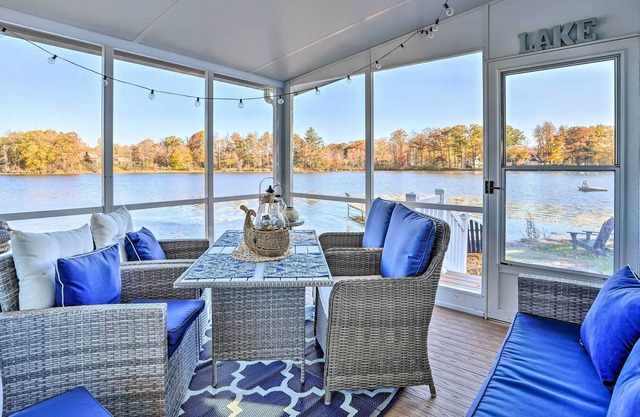 Lakefront Tully Cottage w/ Screened Porch!