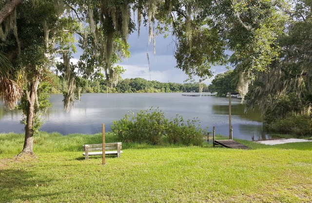 Lakefront VERY PRIVATE Guest House with Gorgeous Lake Views! 2-Bed, 2-Bath