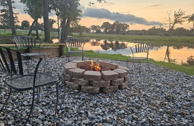 Lakefront w/Fire Pit, Lake Fun, and Horse Feeding