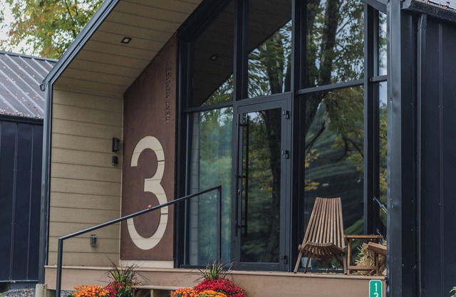 Lakefront Wooden Chalet in the Poconos/Fishing, Yoga retreats, Paddle Boats