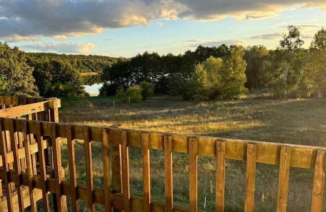 Lakehouse - Peaceful Arpartment Overlooking the Lake