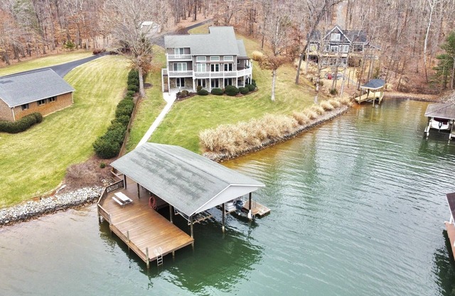 Lakehouse1