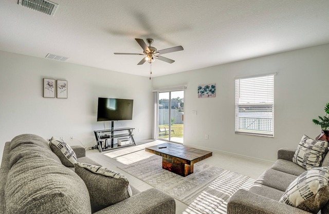 Lakeland Home w/Waterfront Views: 8 Mi to Dtwn!