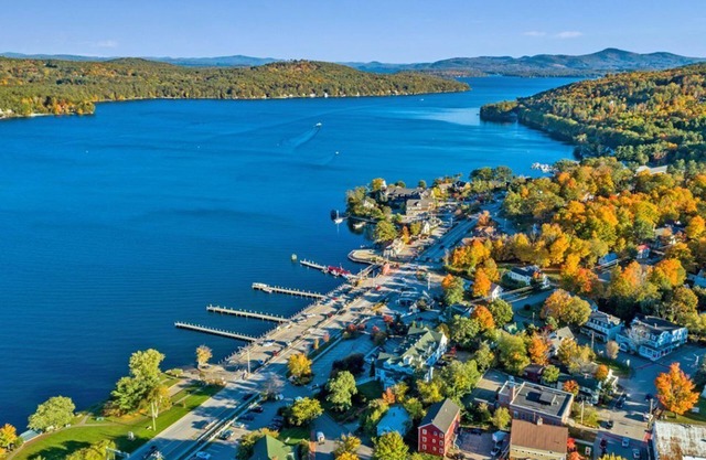 Lakes Region | Modern | Artistic | Apartment