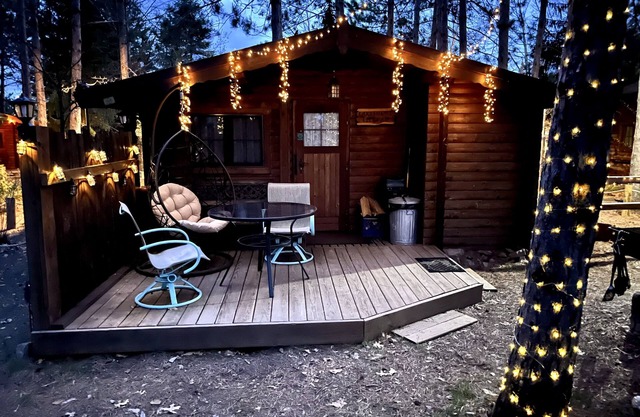 Lakeshore Lily Pad - cozy cabin on the shores of Lake Hayward
