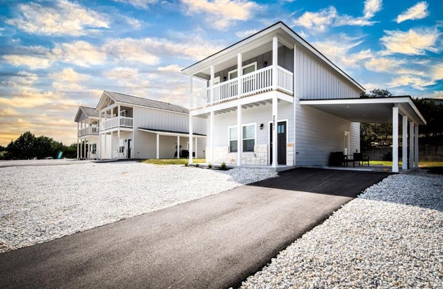 Lakeshore Retreat