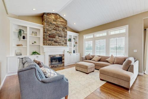 Lakeshore Retreat