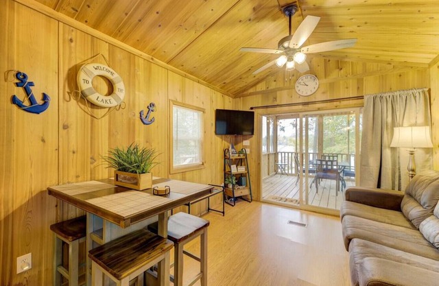 Lakeside at the Cabin | Waterfront | Sleeps 4