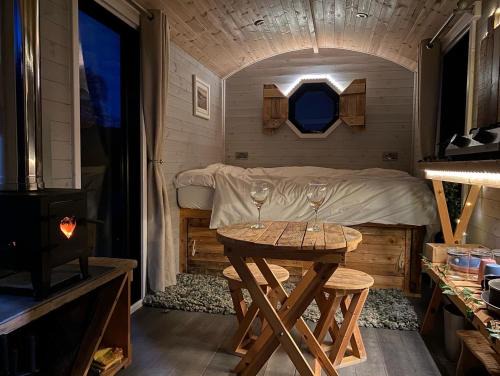 Lakeside Cabin Hot Tub and Fishery