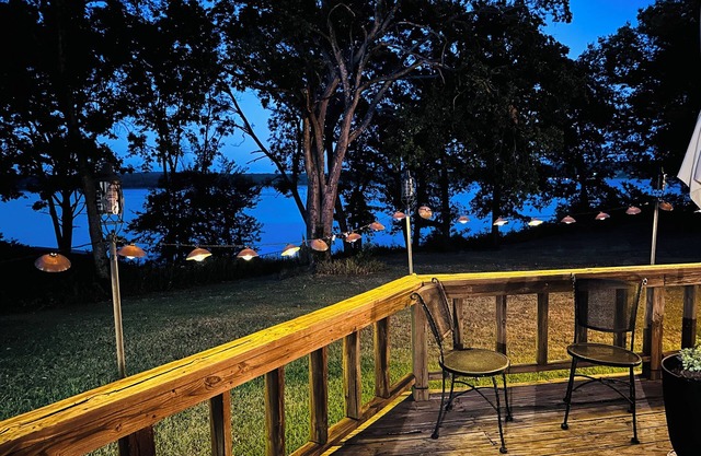 Lakeside cabin with beautiful lake view, hot tub, and .5 mi from beach & marina