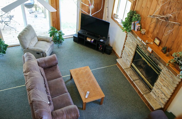 Lakeside cabin with Hot Tub and full kitchen! Sleeps up to 12 people.