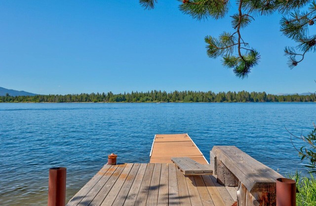 Lakeside Cabin With Private Dock & Sandy Beach