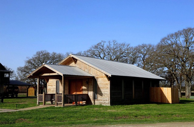 Lakeside Cabin with Year-round Pool and Spa, 50 Miles from Dallas