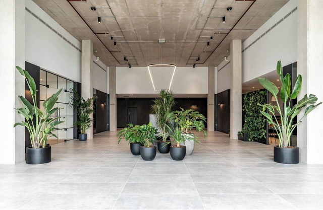 Lakeside - Central Apartment - Free Parking - Cinema Room