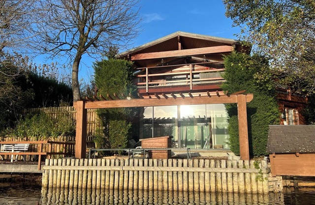 Lakeside chalet, a haven of peace and nature less than 100km from Paris