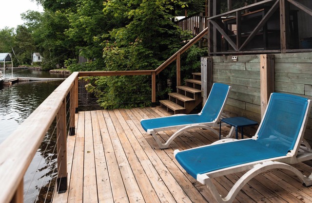 Lakeside Couple's Retreat w/Hot Tub in the Kawarthas