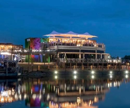 Lakeside Dorchester Lodge - Hot Tub with Fishing Peg