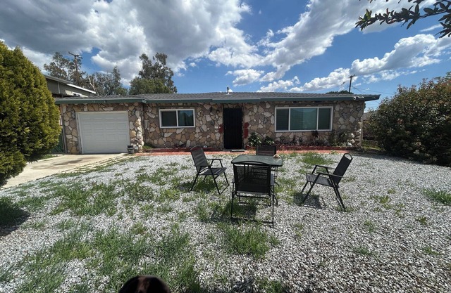 Lakeside Escape, Cozy Getaway