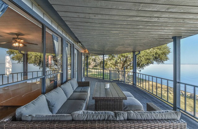 Lakeside Gathering Place with Panoramic Views! Lake fun and fishing!