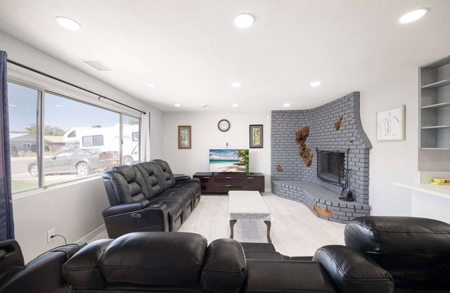 Lakeside Gem Getaway | Sleeps 10, 3 mi from Lake