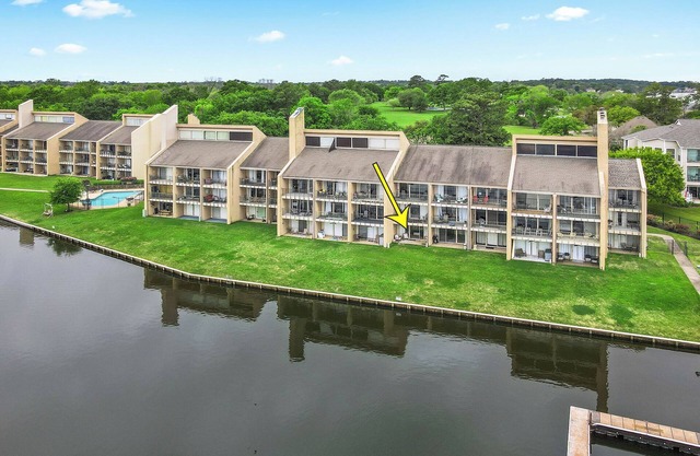 Lakeside Getaway on Lake Conroe