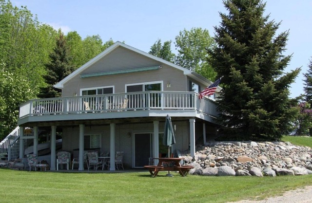 'Lakeside GetAway' @ Sugar Springs (Gladwin)