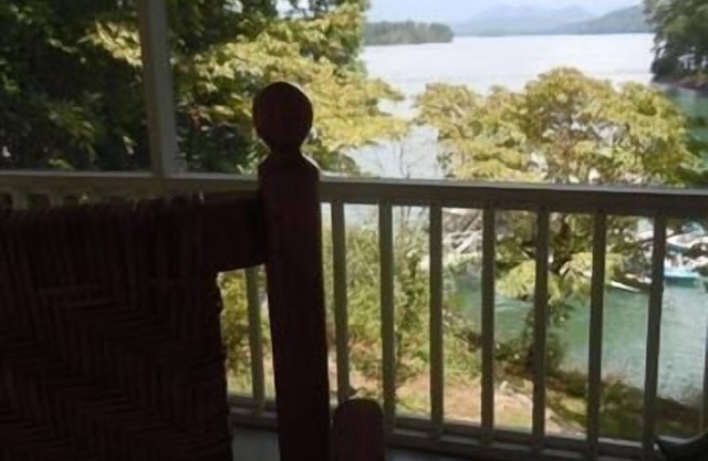 Lakeside Hideaway !