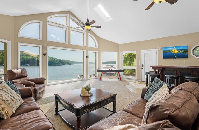Lakeside Paradise! Private Dock w/Hot Tub!
