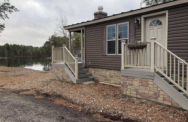Lakeside Paradise birds serenade tranquility warm fireplace pet &family friendly