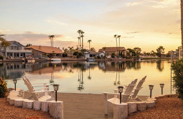 Lakeside Paradise: Hot Tub, Pool, Golf & Games