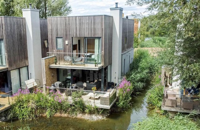 Lakeside roof terrace with Spa access Le Mirage