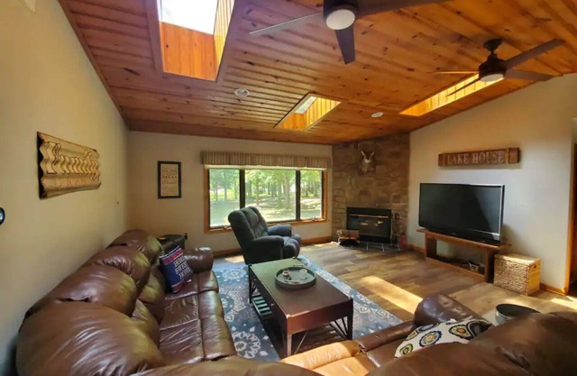 Lakeside Waterfront: Private Dock - Near Lake Anna Winery