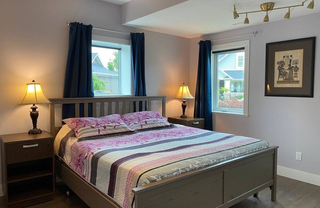 Lakeview 2-bedroom private suite with AC, WiFi in wonderful Kelowna
