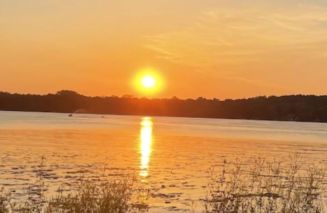 Lakeview Cottage With Perfect Sunsets