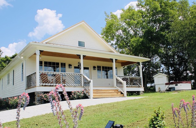 LakeView Farm with Smoky Mountain and lake views