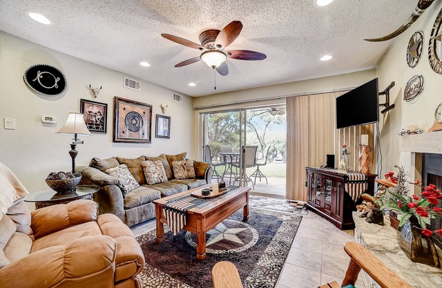 Lakeview ground-floor condo with pool, tennis, and grill access - dog-friendly