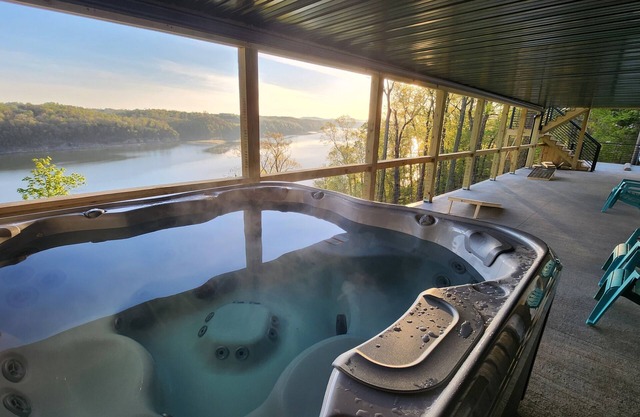 Lakeview Happy Place - 10 Person Home W/Hot Tub! 🤙