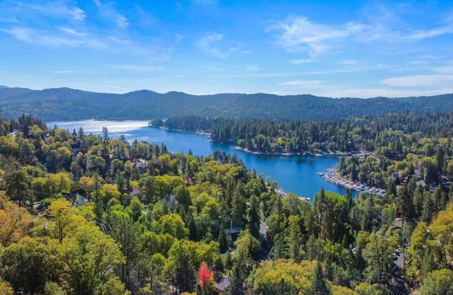 Lakeview Home, 3 Decks, AC, EV Chgr, Lake Rights