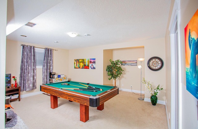 Lakeview Luxurious 2 Beds w/Pool Table