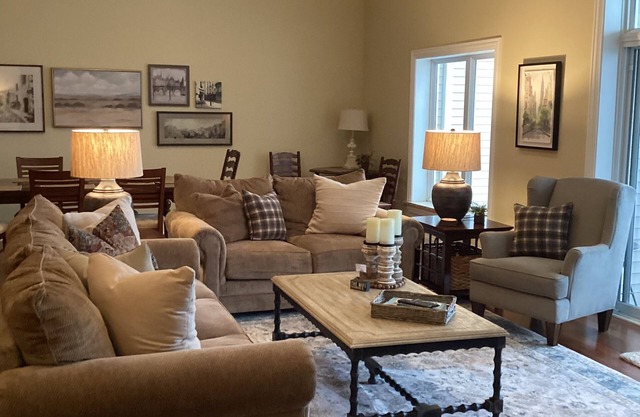 LAKEVIEW PENTHOUSE 406 3br/2.5bath. Rent 3 get 4th free ask!- 2 king bed suites