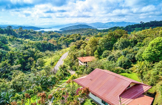 Lakeview retreat, large 3BR villa w/volcano view, fiber-optic and all the birds!